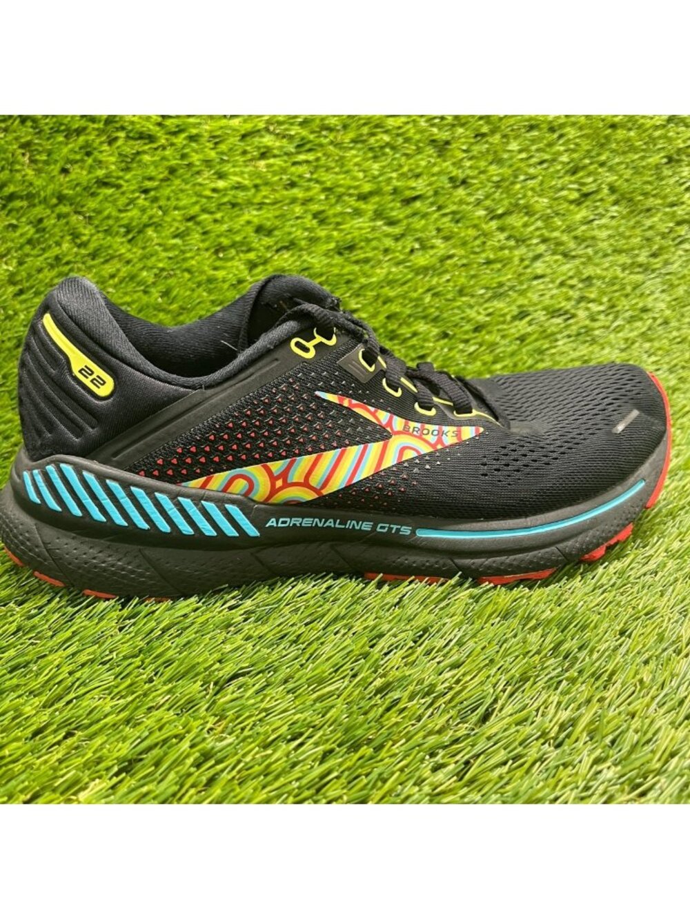 Brooks Adrenaline GTS 22 Womens Size 8 Black Red Athletic Running Shoes Sneakers